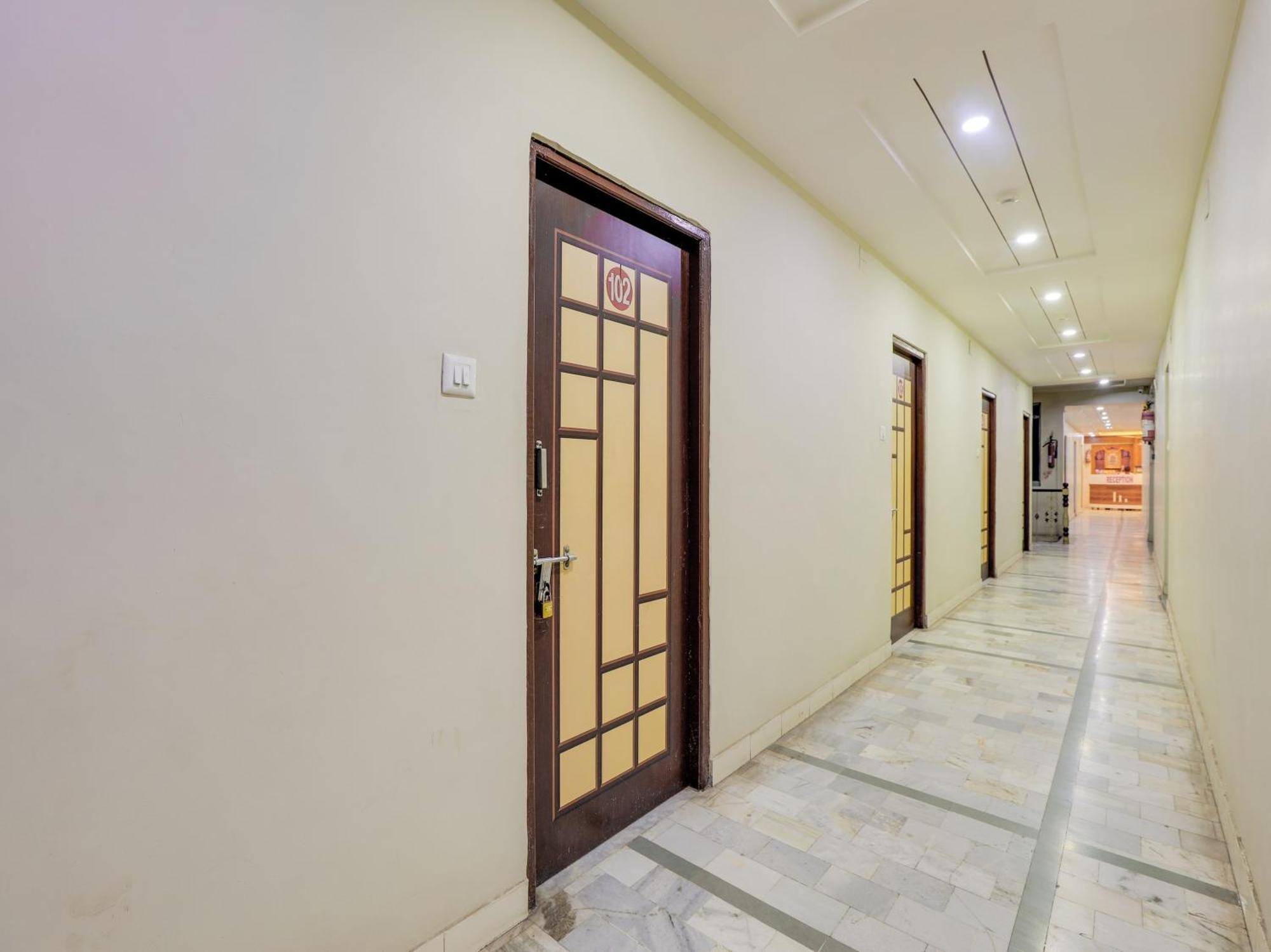 Hotel O Asopalav Naroda Esterno foto