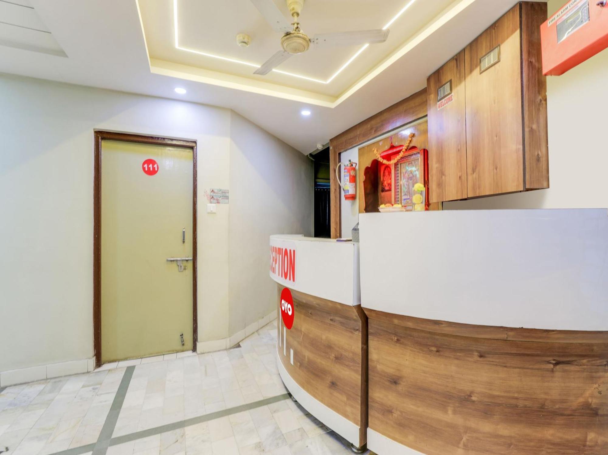 Hotel O Asopalav Naroda Esterno foto