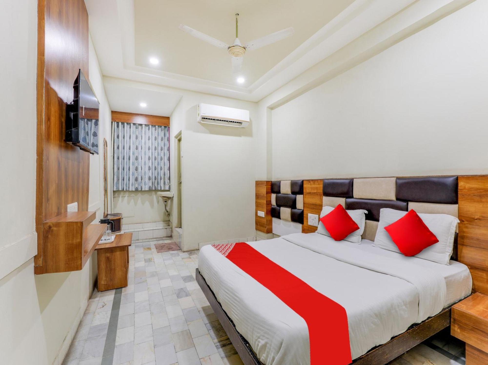 Hotel O Asopalav Naroda Esterno foto