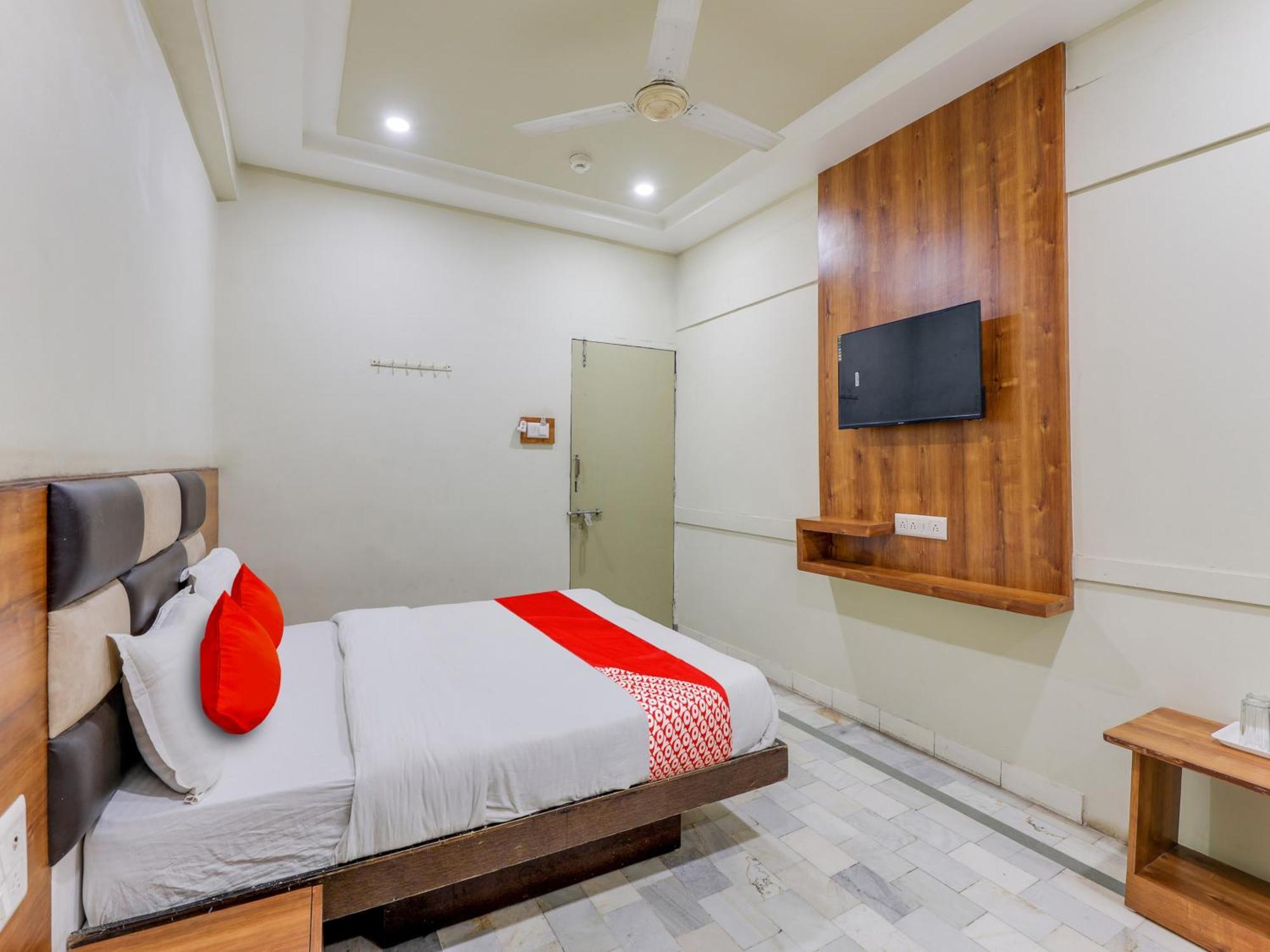 Hotel O Asopalav Naroda Esterno foto