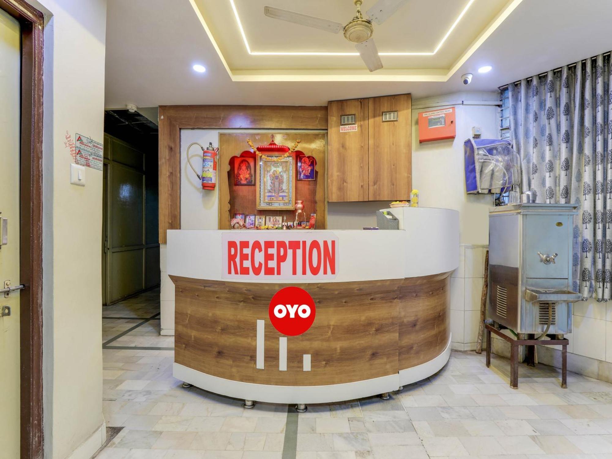 Hotel O Asopalav Naroda Esterno foto