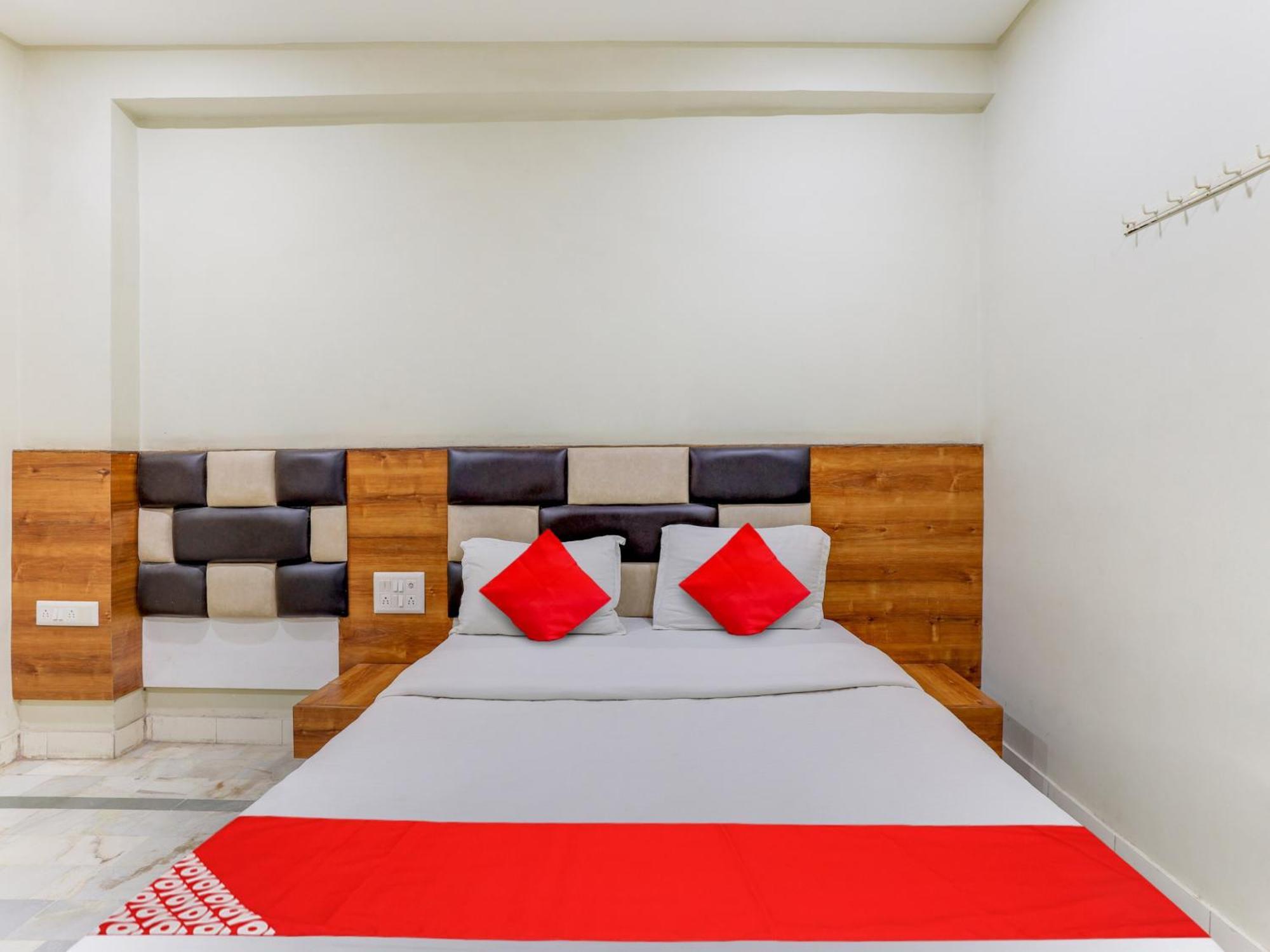Hotel O Asopalav Naroda Esterno foto